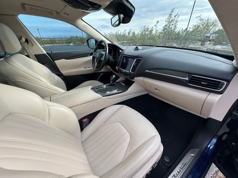 Used 2017 Maserati Levante w/ Luxury Package image 15