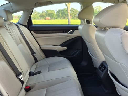 Used 2018 Honda Accord Touring image 18