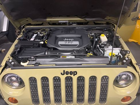 Used 2013 Jeep Wrangler Rubicon w/ PWR Convenience Group AWD/4WD image 8