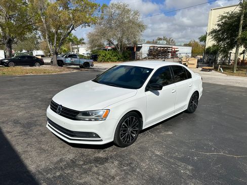 Used 2016 Volkswagen Jetta Sport image 4