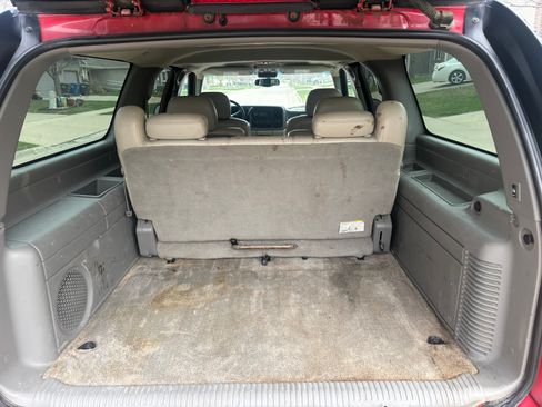 Used 2002 Chevrolet Suburban LT image 15