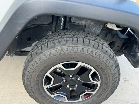 Used 2016 Jeep Wrangler Unlimited Rubicon image 15