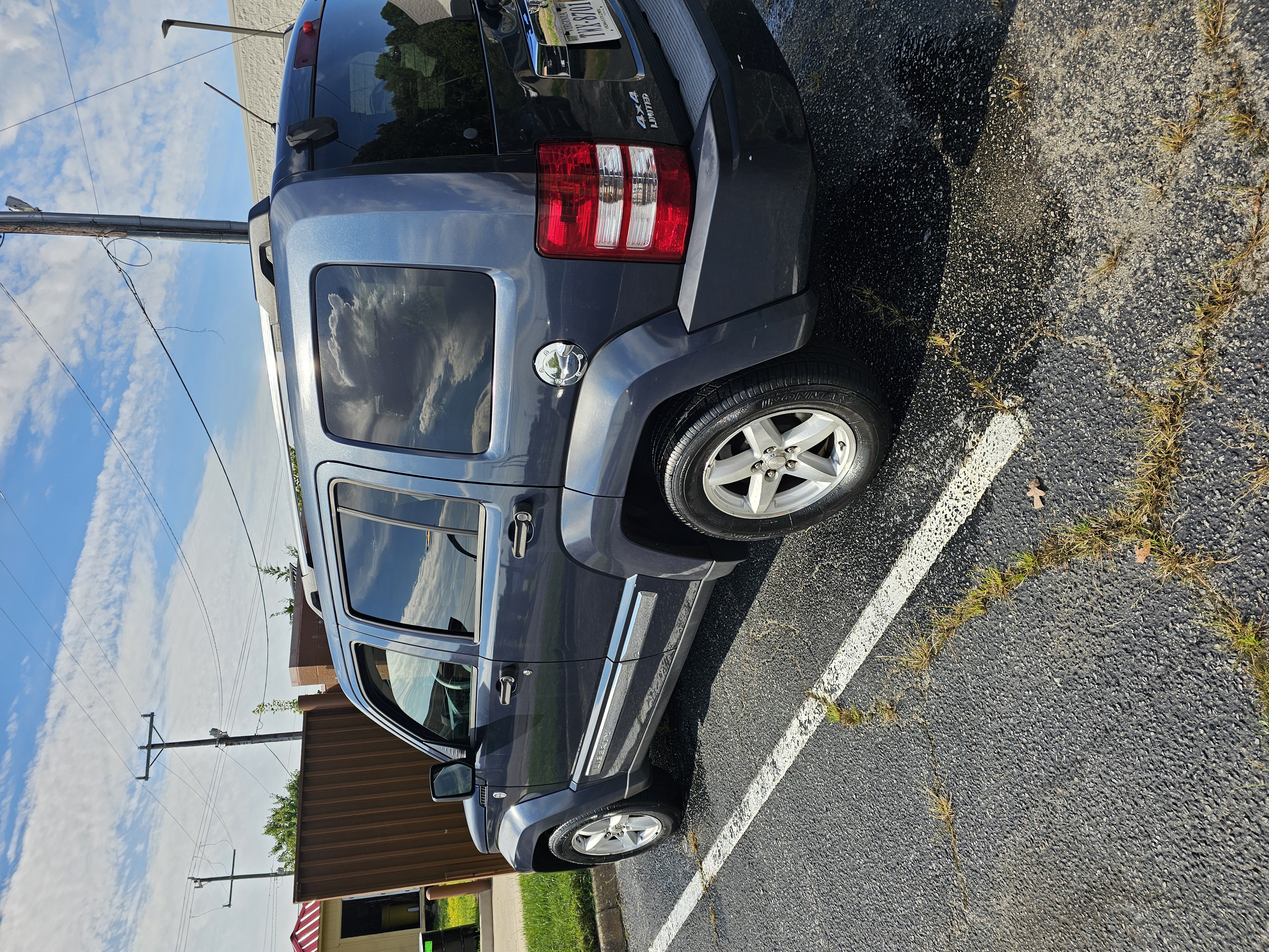 Used 2008 Jeep Liberty Limited w/ Premium Group AWD/4WD image 1