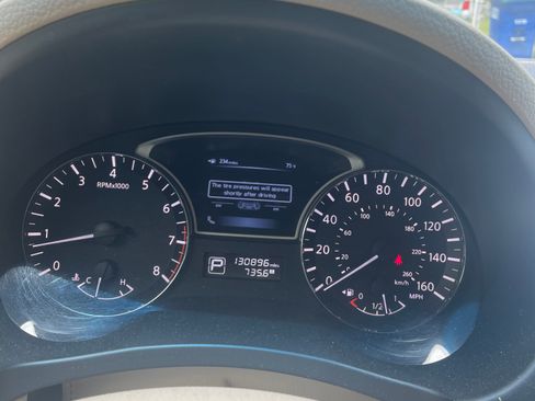 Used 2013 Nissan Altima 3.5 SL w/ Technology Pkg FWD image 6