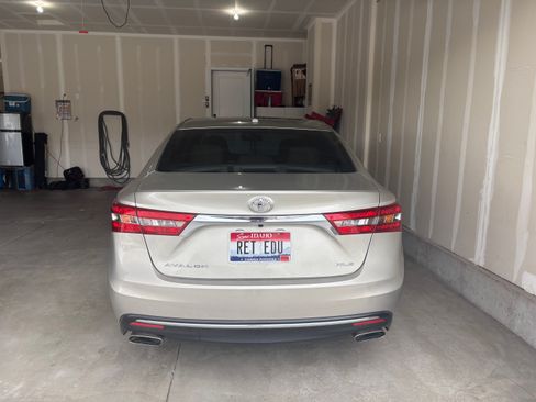 Used 2016 Toyota Avalon XLE Plus image 2