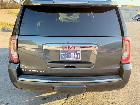 Used 2020 GMC Yukon XL Denali w/ Denali Premium Package image 11
