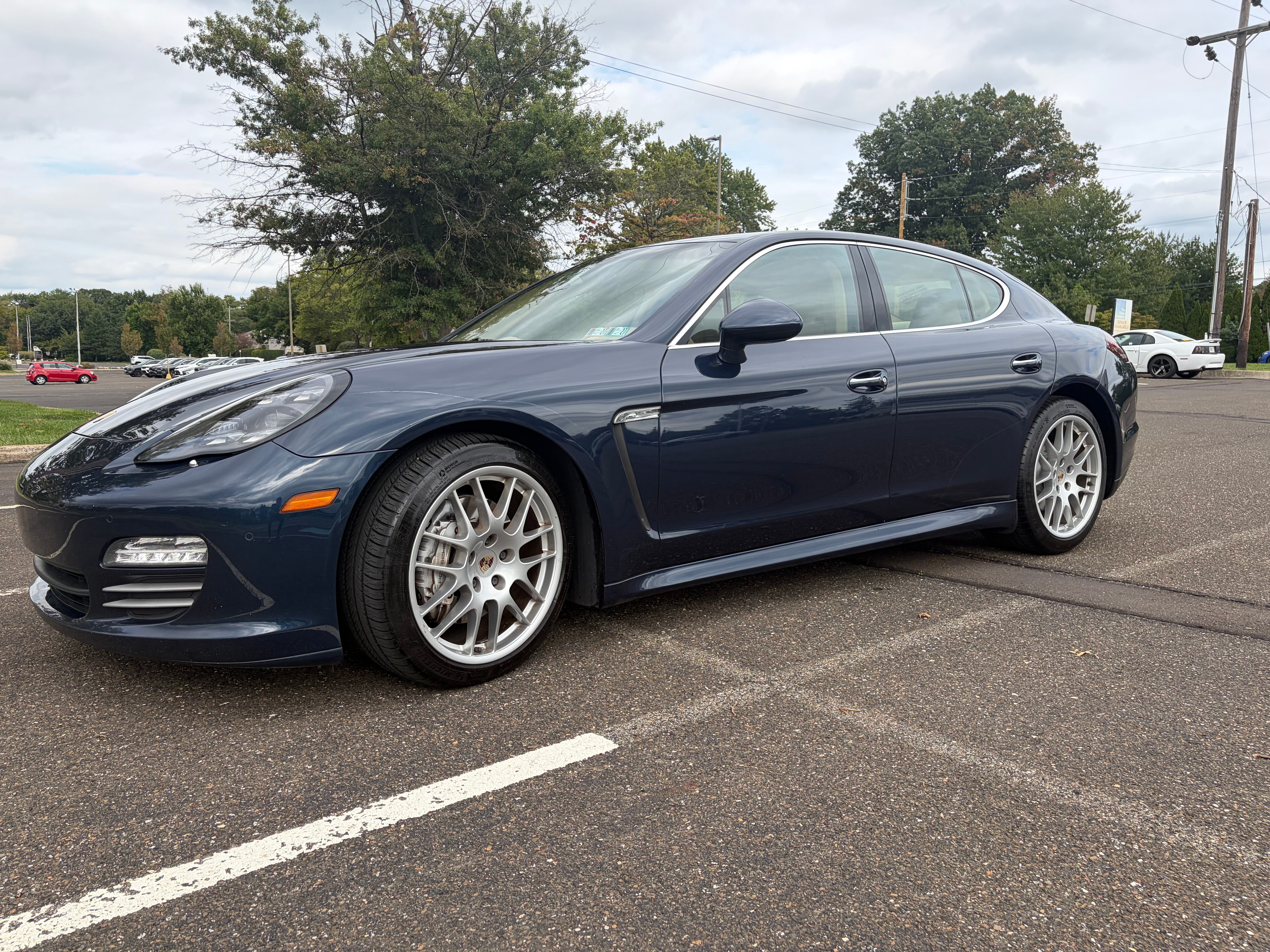 Used 2013 Porsche Panamera 4S image 1