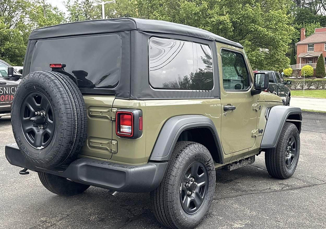 Used 2025 Jeep Wrangler Sport AWD/4WD image 8