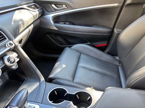 Used 2022 Genesis G70 2.0T RWD image 12
