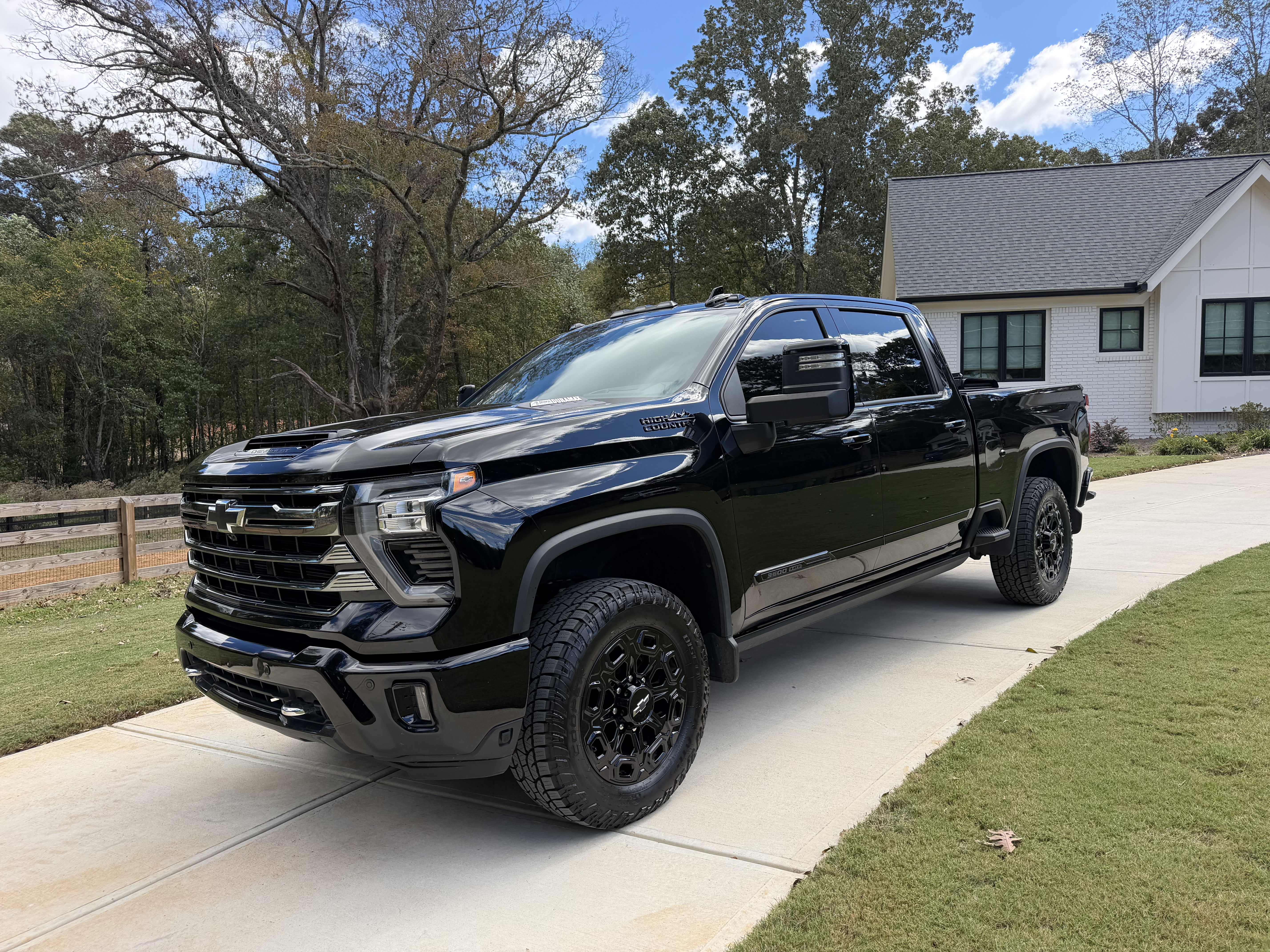 Used 2024 Chevrolet Silverado 3500 High Country w/ High Country Premium Package AWD/4WD image 2
