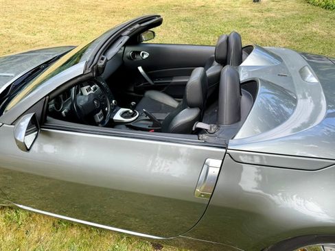 Used 2006 Nissan 350Z Grand Touring RWD image 12