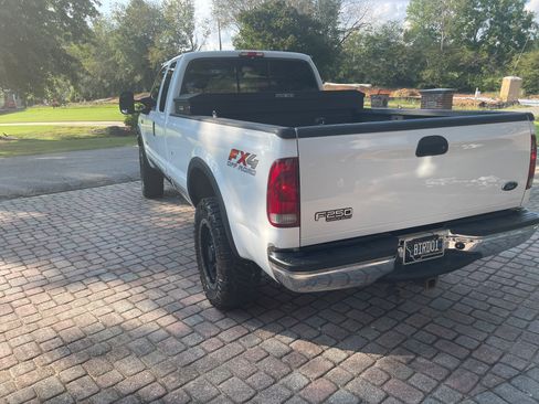 Used 2003 Ford F250 XLT AWD/4WD image 5