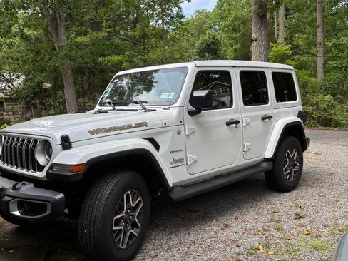 Used 2024 Jeep Wrangler Unlimited Sahara w/ Safety Group AWD/4WD image 1