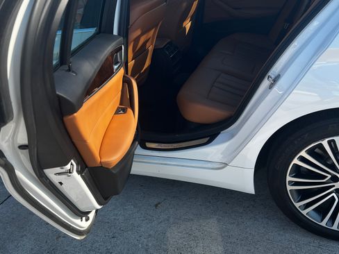 Used 2019 BMW 530i xDrive w/ Convenience Package image 6