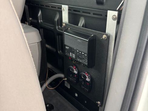 Used 2017 Nissan NV 2500 SV w/ Back Door Glass Package RWD image 9