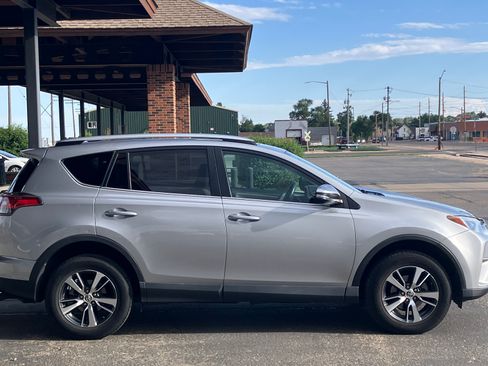 Used 2016 Toyota RAV4 XLE AWD/4WD image 8