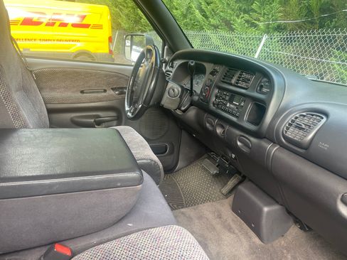 Used 2001 Dodge Ram 2500 Truck 2WD Quad Cab image 12