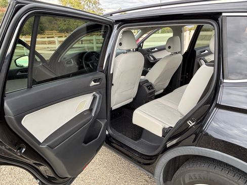 Used 2020 Volkswagen Tiguan SE w/ Panoramic Sunroof Package FWD image 15