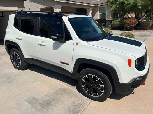 Used 2023 Jeep Renegade Trailhawk w/ Sun/Sound Group AWD/4WD image 1