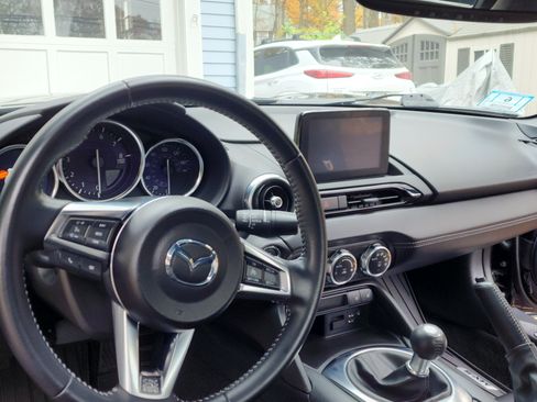 Used 2021 MAZDA MX-5 Miata RF Grand Touring image 17