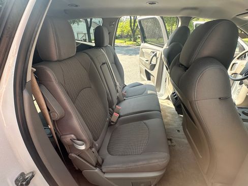 Used 2016 Chevrolet Traverse LS FWD image 10