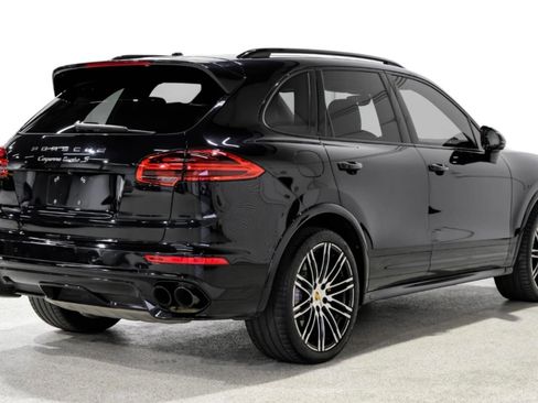Used 2016 Porsche Cayenne Turbo S AWD/4WD image 4