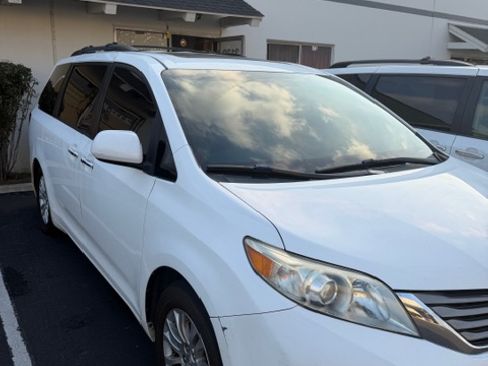 Used 2014 Toyota Sienna XLE image 6