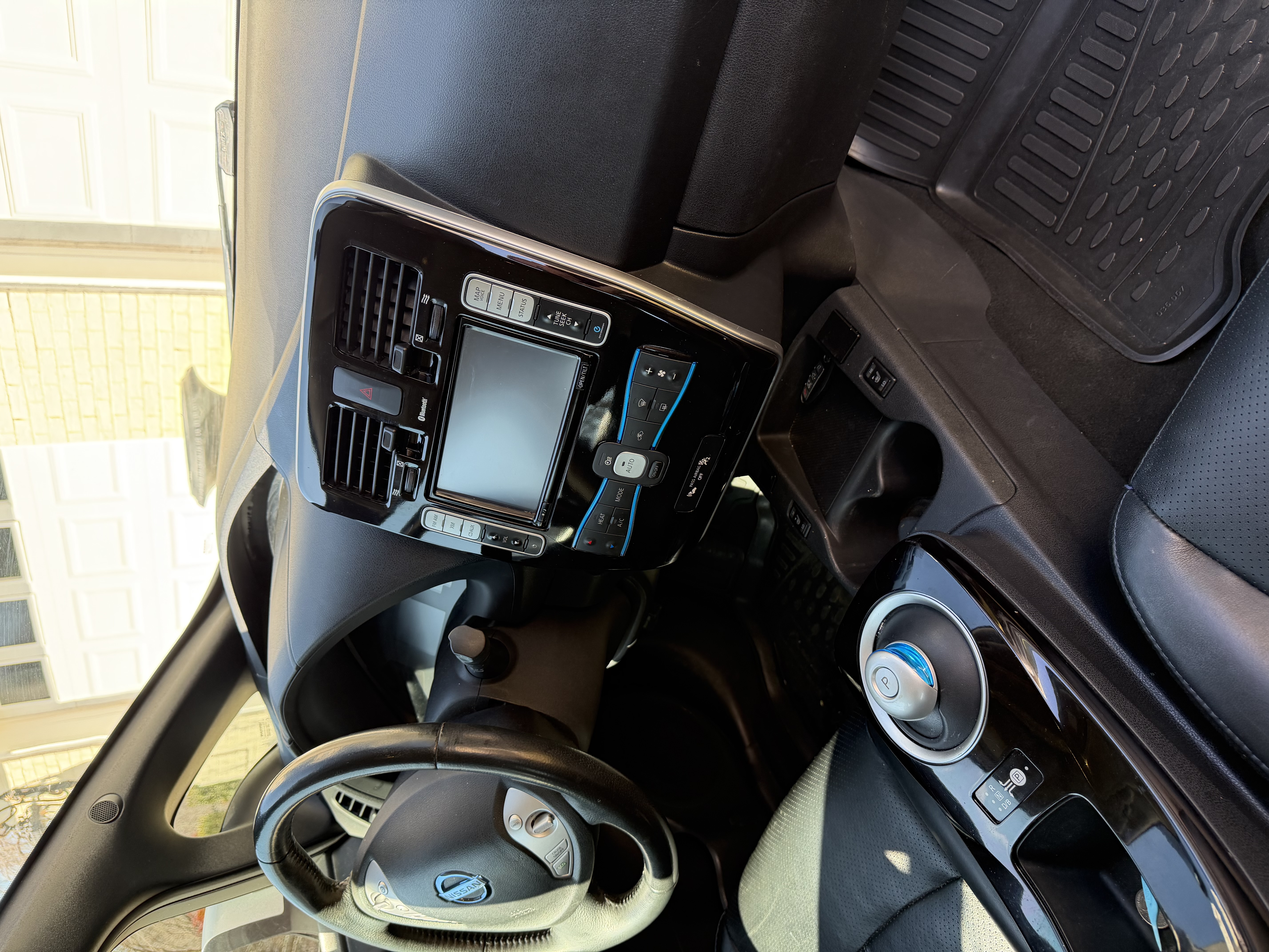 Used 2013 Nissan Leaf SL FWD image 8