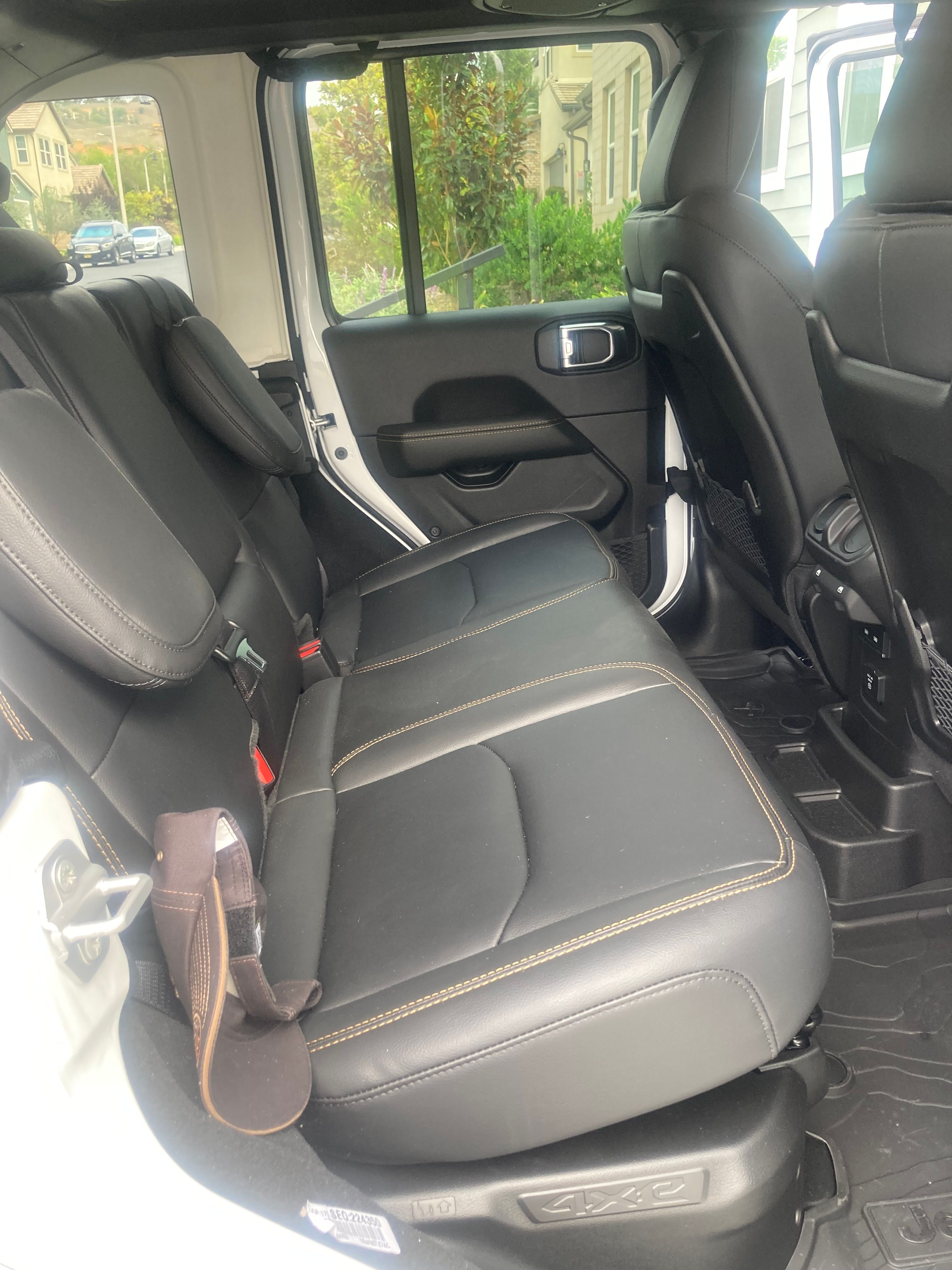 Used 2025 Jeep Wrangler Unlimited Sahara AWD/4WD image 10