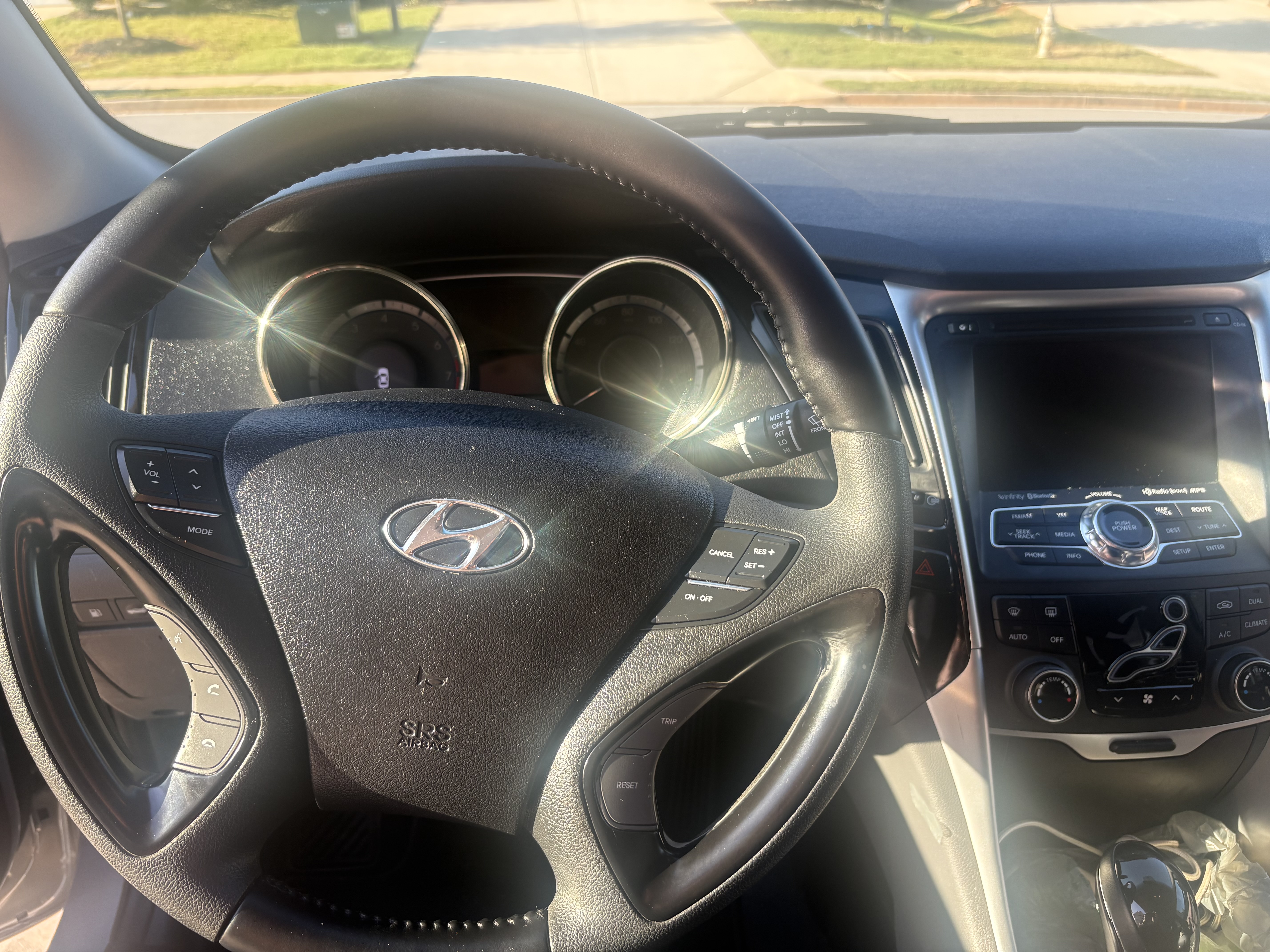 Used 2012 Hyundai Sonata Limited w/ Navigation Pkg FWD image 26