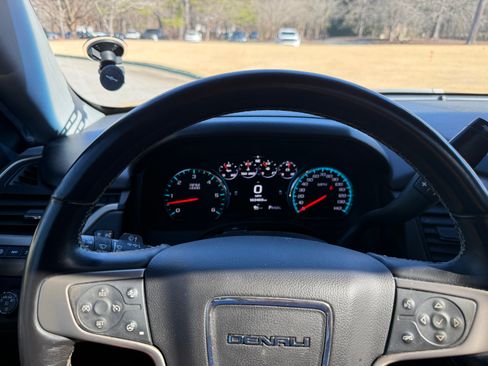 Used 2017 GMC Yukon Denali w/ Open Road Package image 6