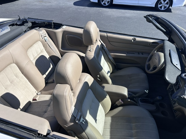 Used 2004 Chrysler Sebring LXi FWD image 2