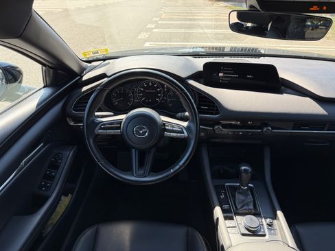 Used 2020 MAZDA MAZDA3 AWD Hatchback image 17