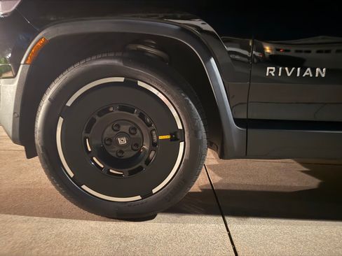 Used 2025 Rivian R1S Adventure image 25