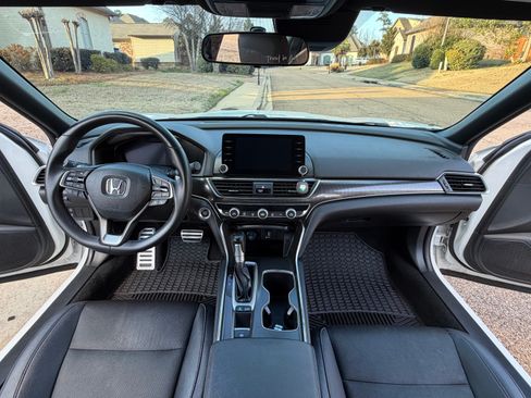 Used 2019 Honda Accord Sport image 18