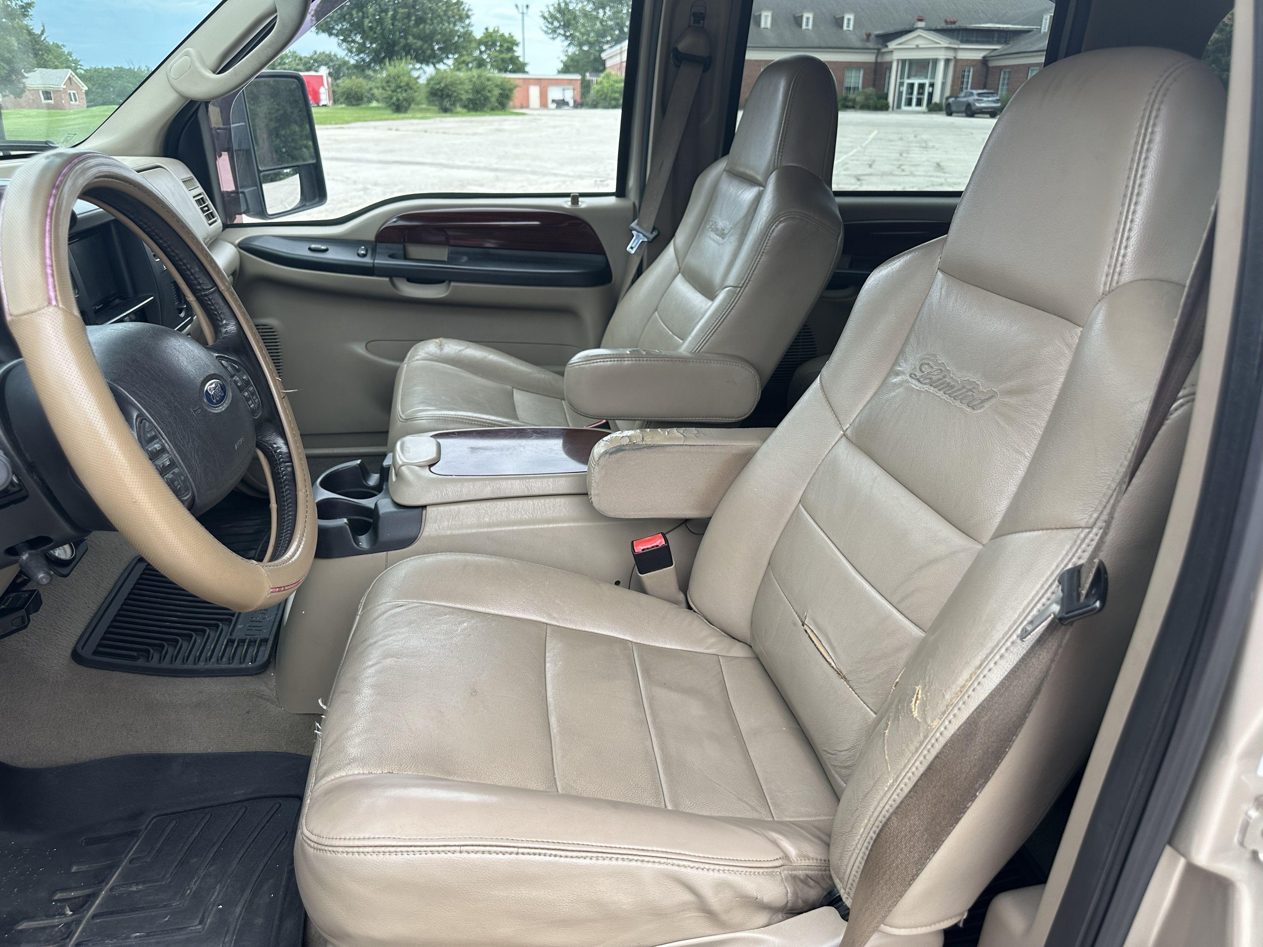Used 2005 Ford Excursion Limited AWD/4WD image 12