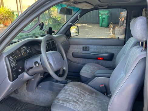 Used 2000 Toyota Tacoma PreRunner w/ Value Pkg w/ Color-Key Pkg RWD image 6