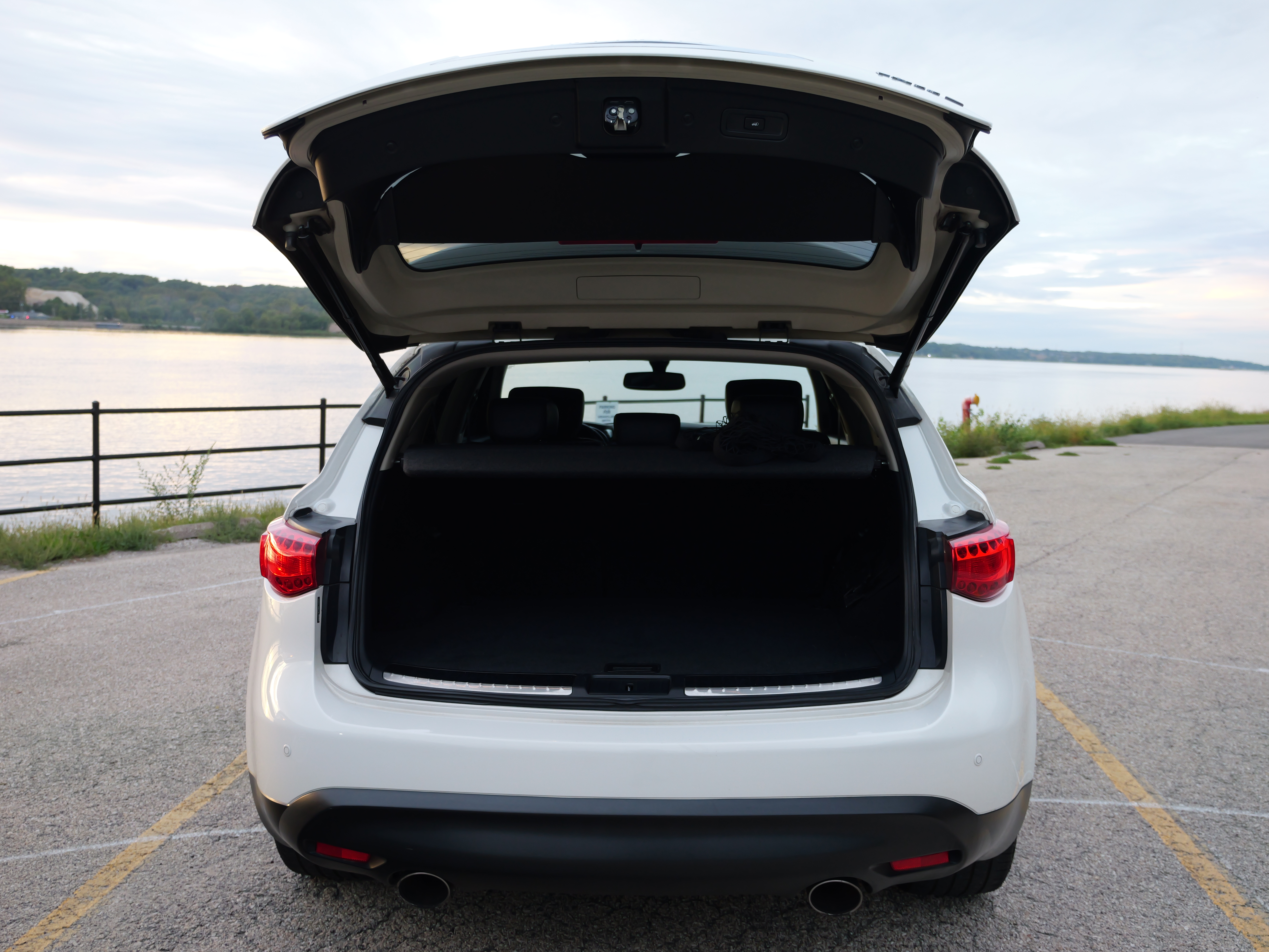 Used 2012 INFINITI FX50 AWD w/ Sport Pkg image 15