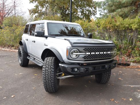 Used 2022 Ford Bronco Badlands image 11