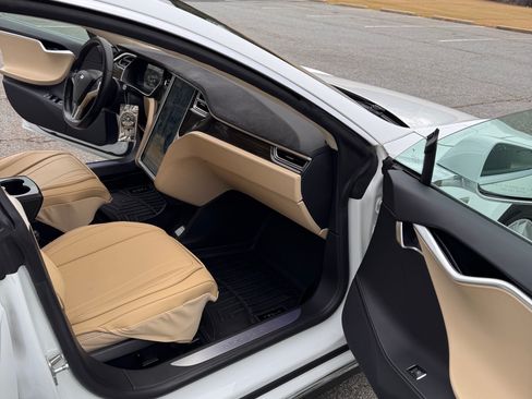 Used 2015 Tesla Model S 70 image 29