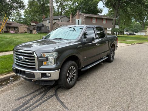 Used 2015 Ford F150 XLT w/ Equipment Group 301A Mid AWD/4WD image 6
