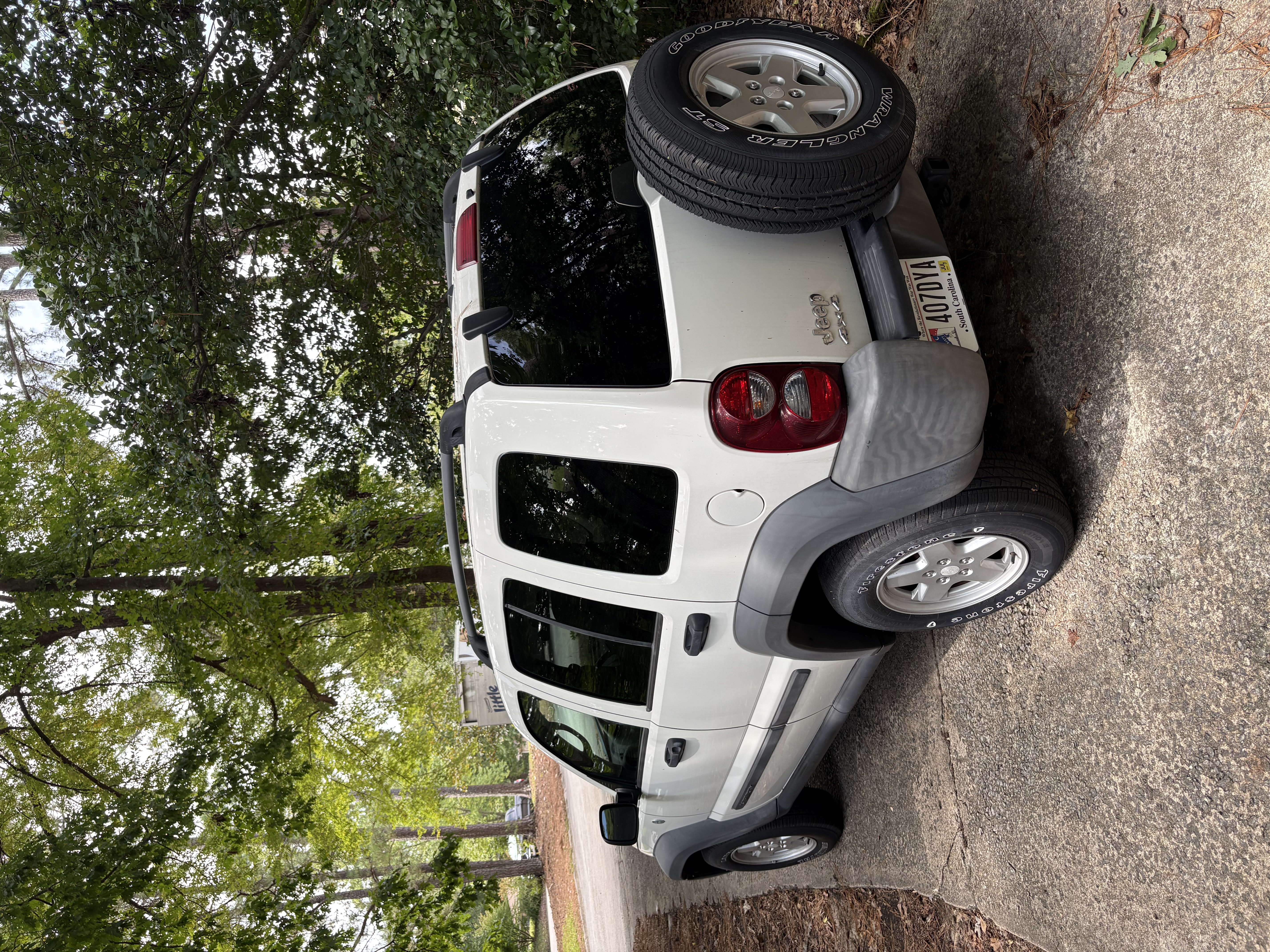 Used 2007 Jeep Liberty Sport AWD/4WD image 8