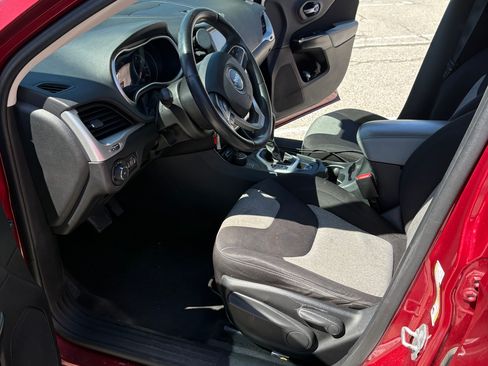 Used 2014 Jeep Cherokee Latitude image 11