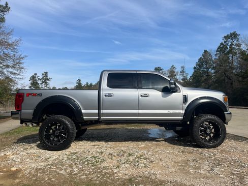 Used 2020 Ford F250 XLT w/ XLT Premium Package image 6