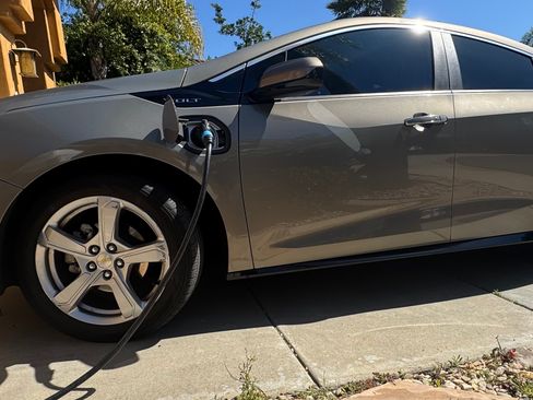 Used 2017 Chevrolet Volt LT w/ Comfort Package image 5