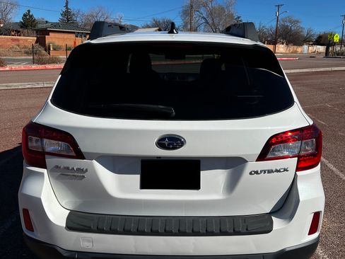 Used 2016 Subaru Outback 2.5i Limited AWD/4WD image 5