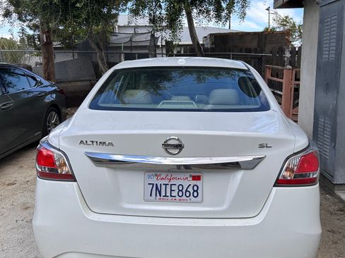 Used 2015 Nissan Altima 2.5 SL w/ Technology Package FWD image 4