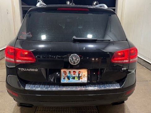 Used 2013 Volkswagen Touareg Sport image 8