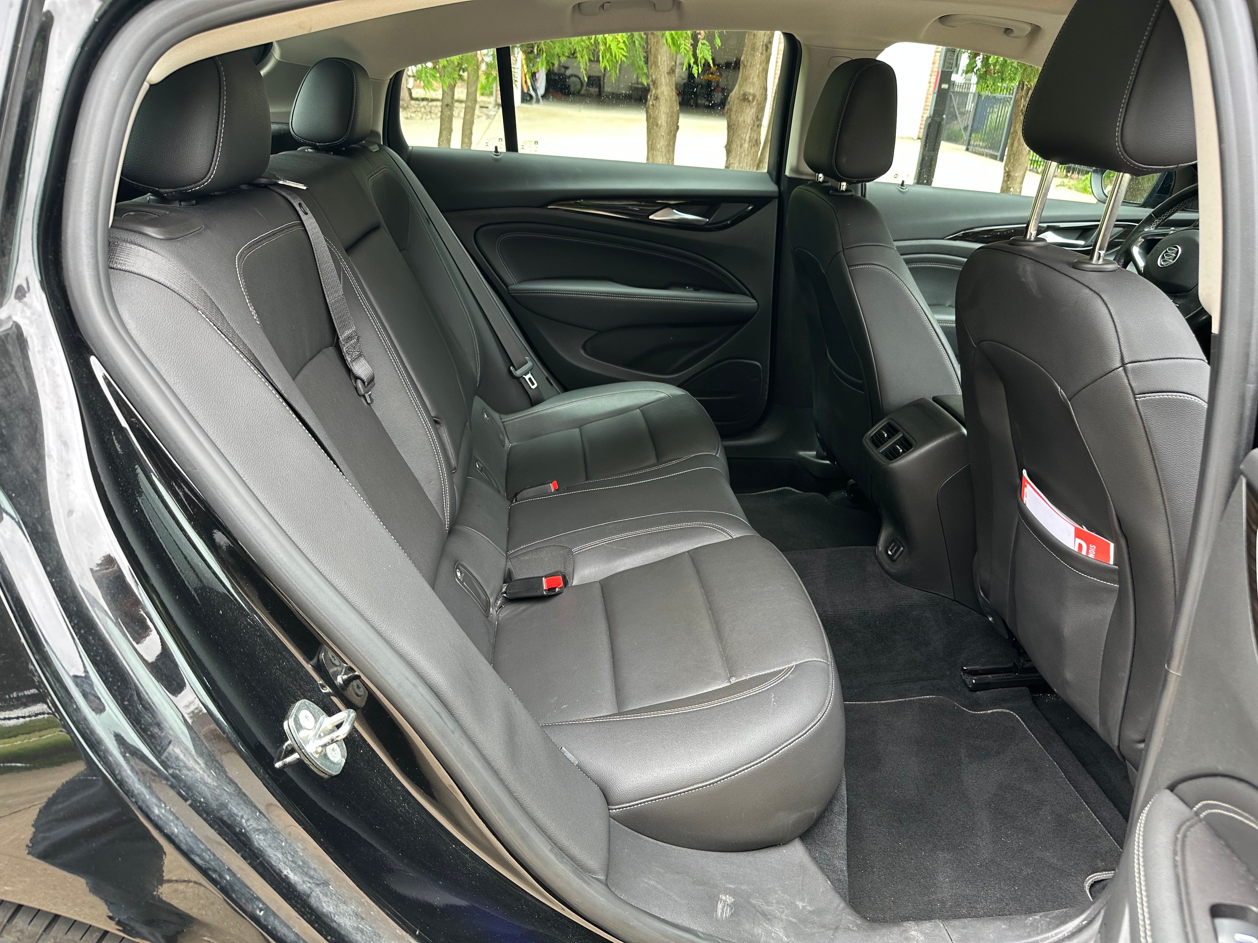 Used 2018 Buick Regal Essence w/ Driver Confidence Package #1 AWD/4WD image 19
