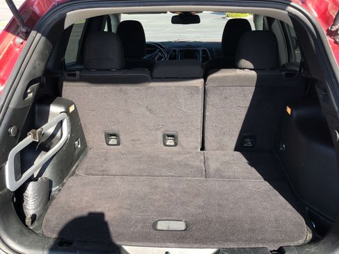 Used 2017 Jeep Cherokee Latitude image 5